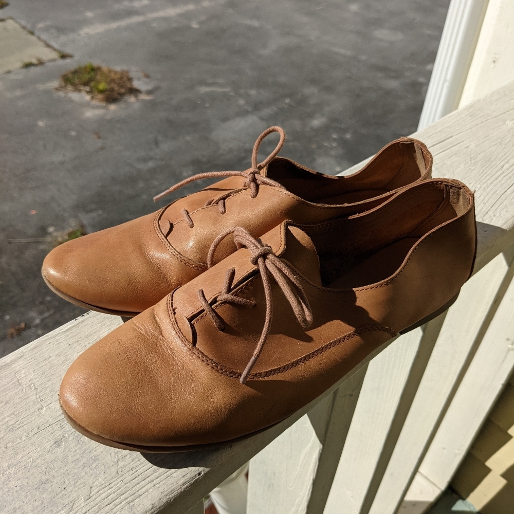Aldo camel Oxford flats size 9